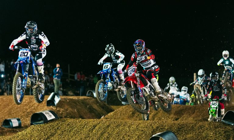 SX Tour – Championnat de France  St Georges de Montaigu  Greg Aranda vainqueur en SX1,   Maxime Desprey survole en SX2